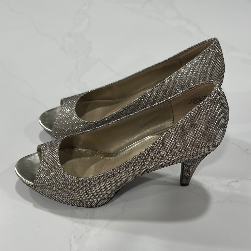 Bandolino Women's Silver Peep-Toe Heels Size 7.5 - Picture 3 of 10